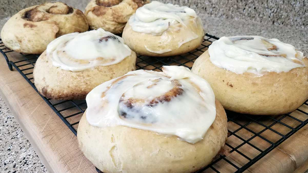 Vanilla cream cheese frosting for cinnamon rolls.