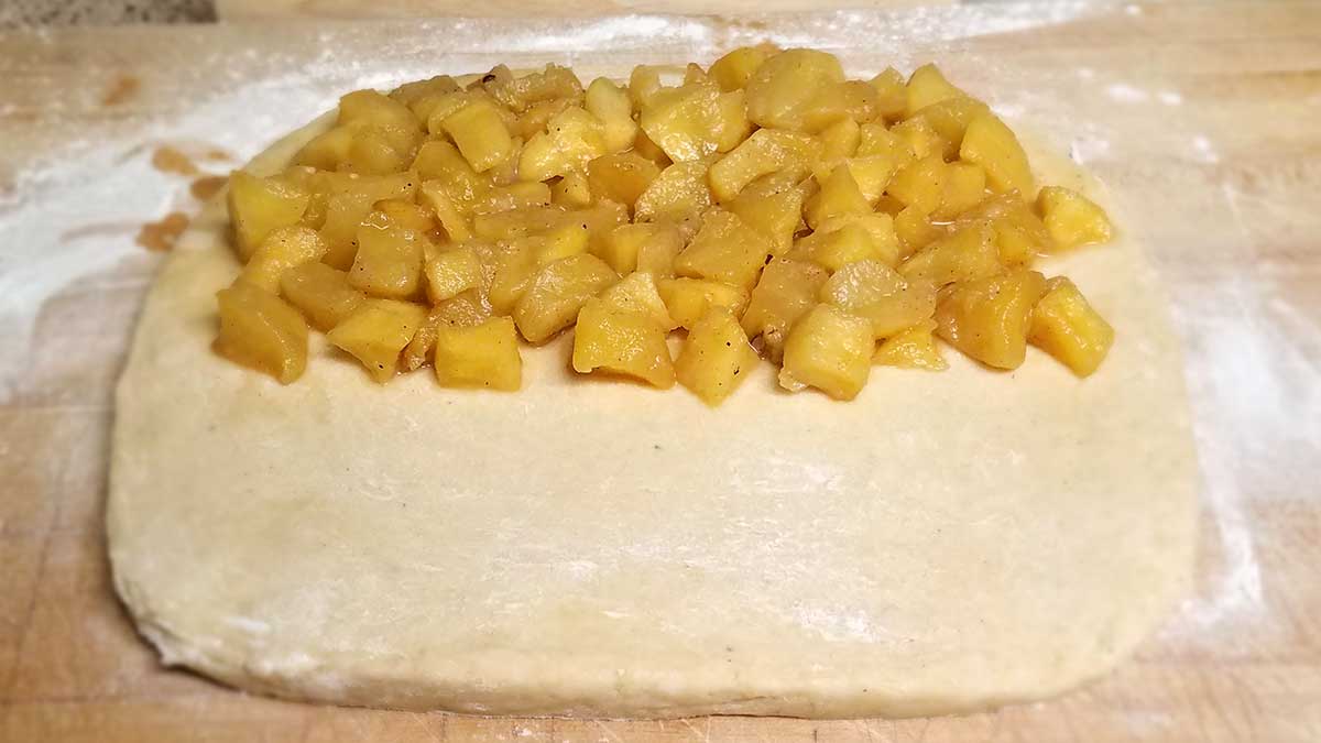 Method for shaping apple fritters.